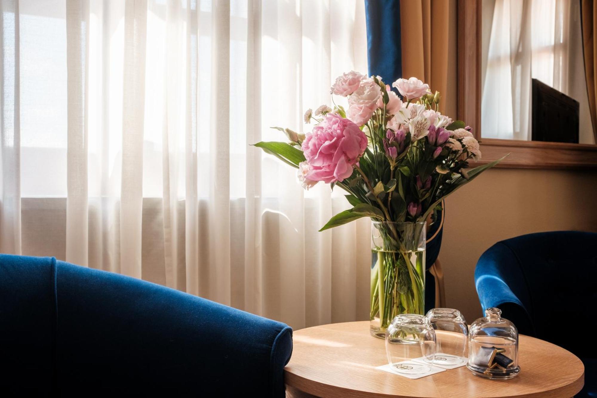 פירנצה Villa Tolomei Hotel & Resort מראה חיצוני תמונה A bouquet of flowers