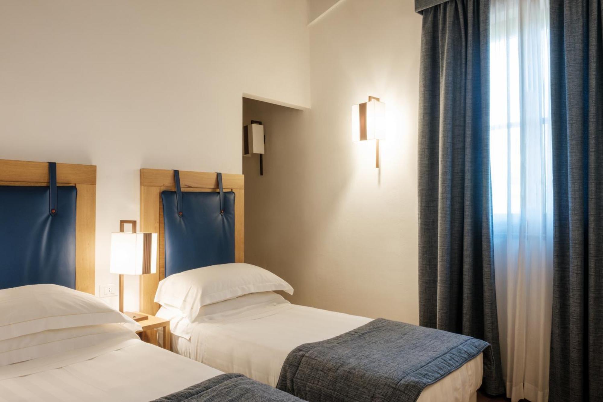 פירנצה Villa Tolomei Hotel & Resort מראה חיצוני תמונה A room at the hotel