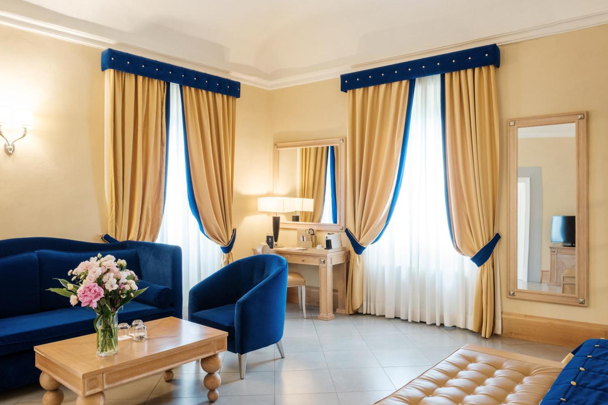 פירנצה Villa Tolomei Hotel & Resort מראה חיצוני תמונה A suite at the hotel
