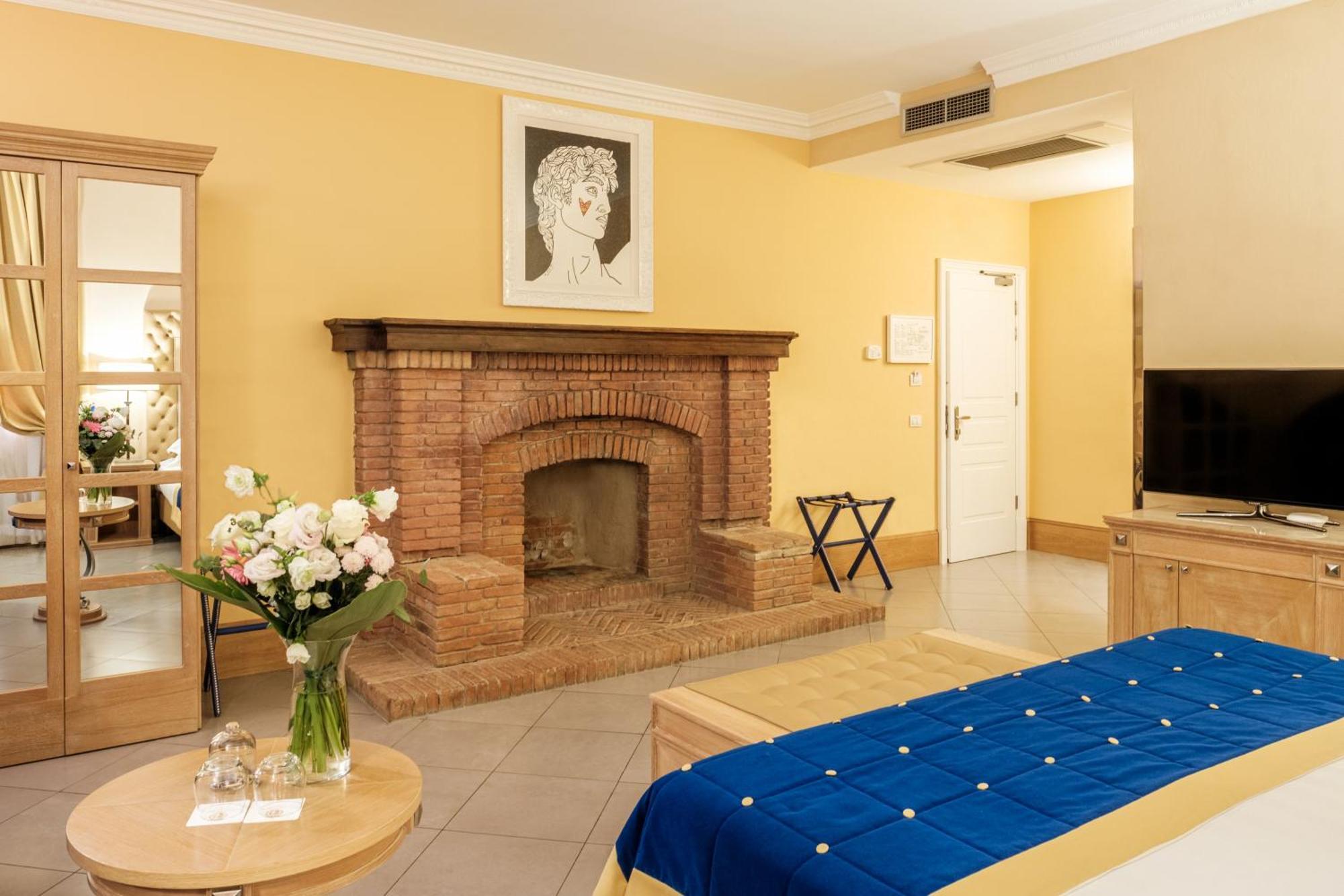 פירנצה Villa Tolomei Hotel & Resort מראה חיצוני תמונה A room at the hotel