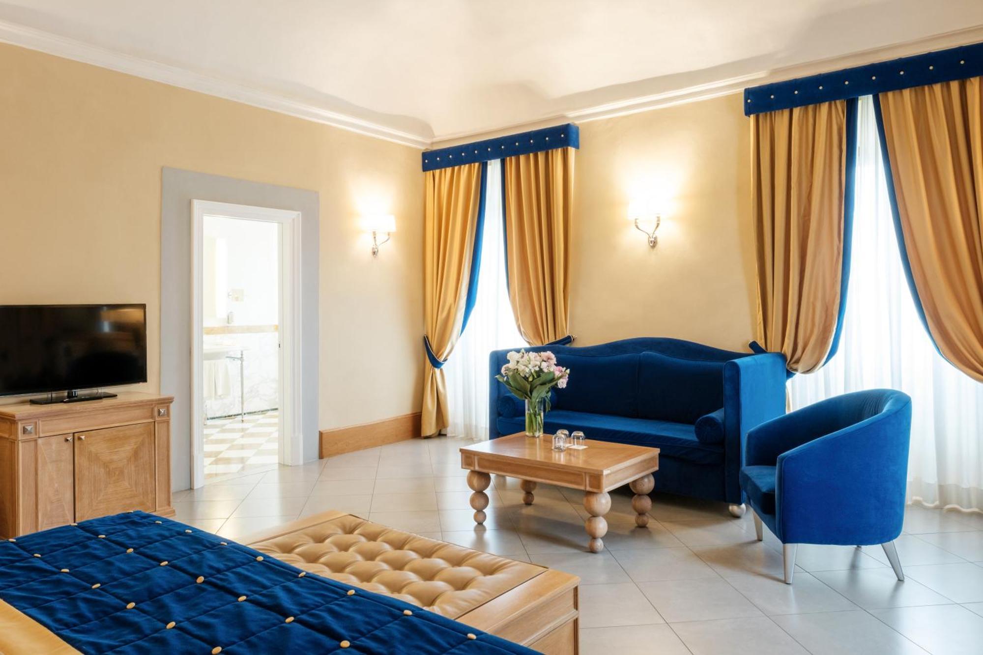 פירנצה Villa Tolomei Hotel & Resort מראה חיצוני תמונה A suite at the hotel