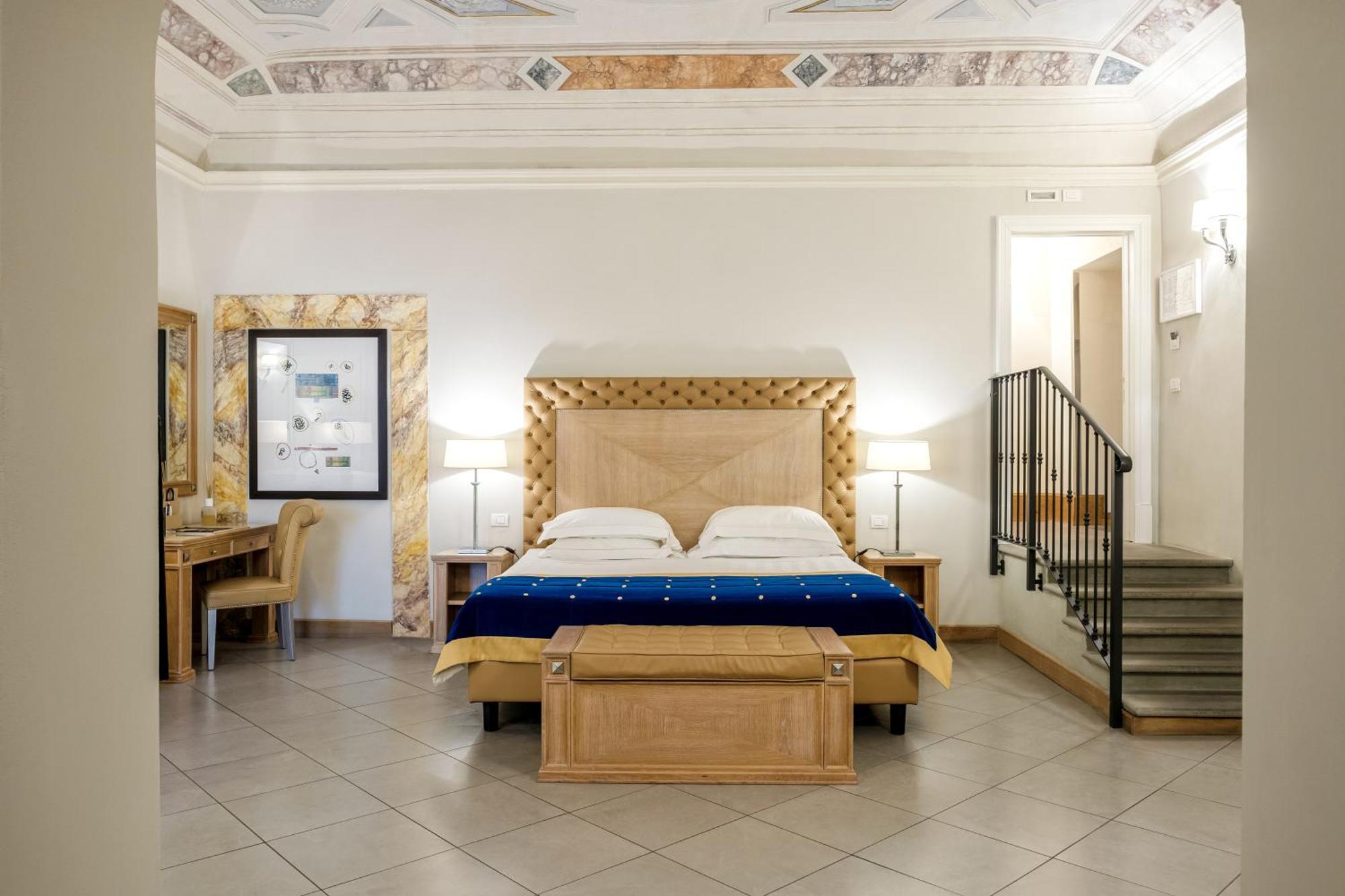 פירנצה Villa Tolomei Hotel & Resort מראה חיצוני תמונה A room at the hotel