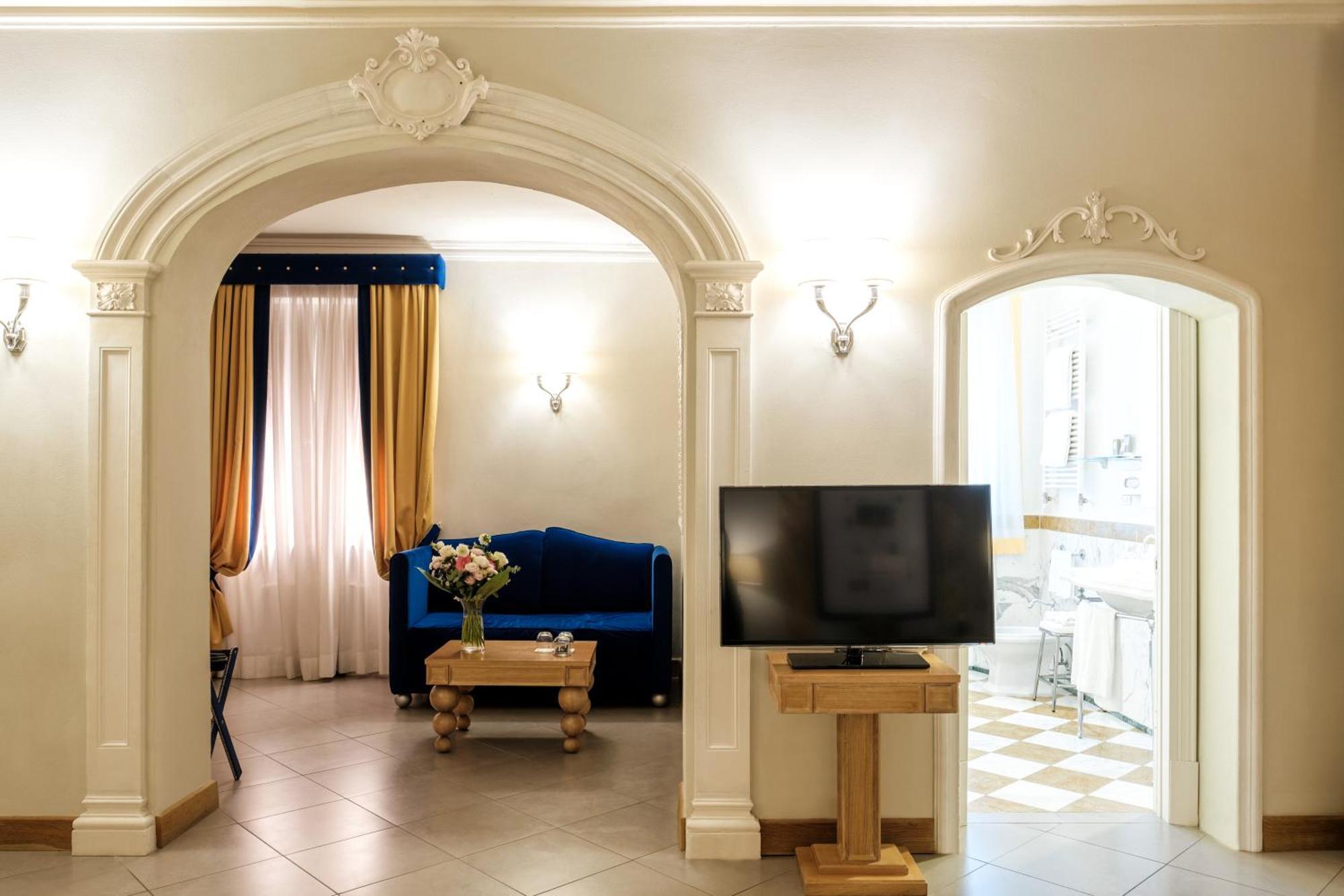 פירנצה Villa Tolomei Hotel & Resort מראה חיצוני תמונה A suite at the hotel