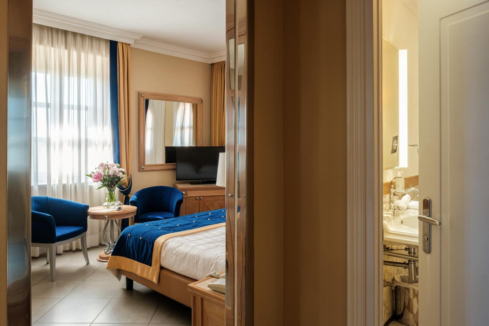 פירנצה Villa Tolomei Hotel & Resort מראה חיצוני תמונה A room at the hotel