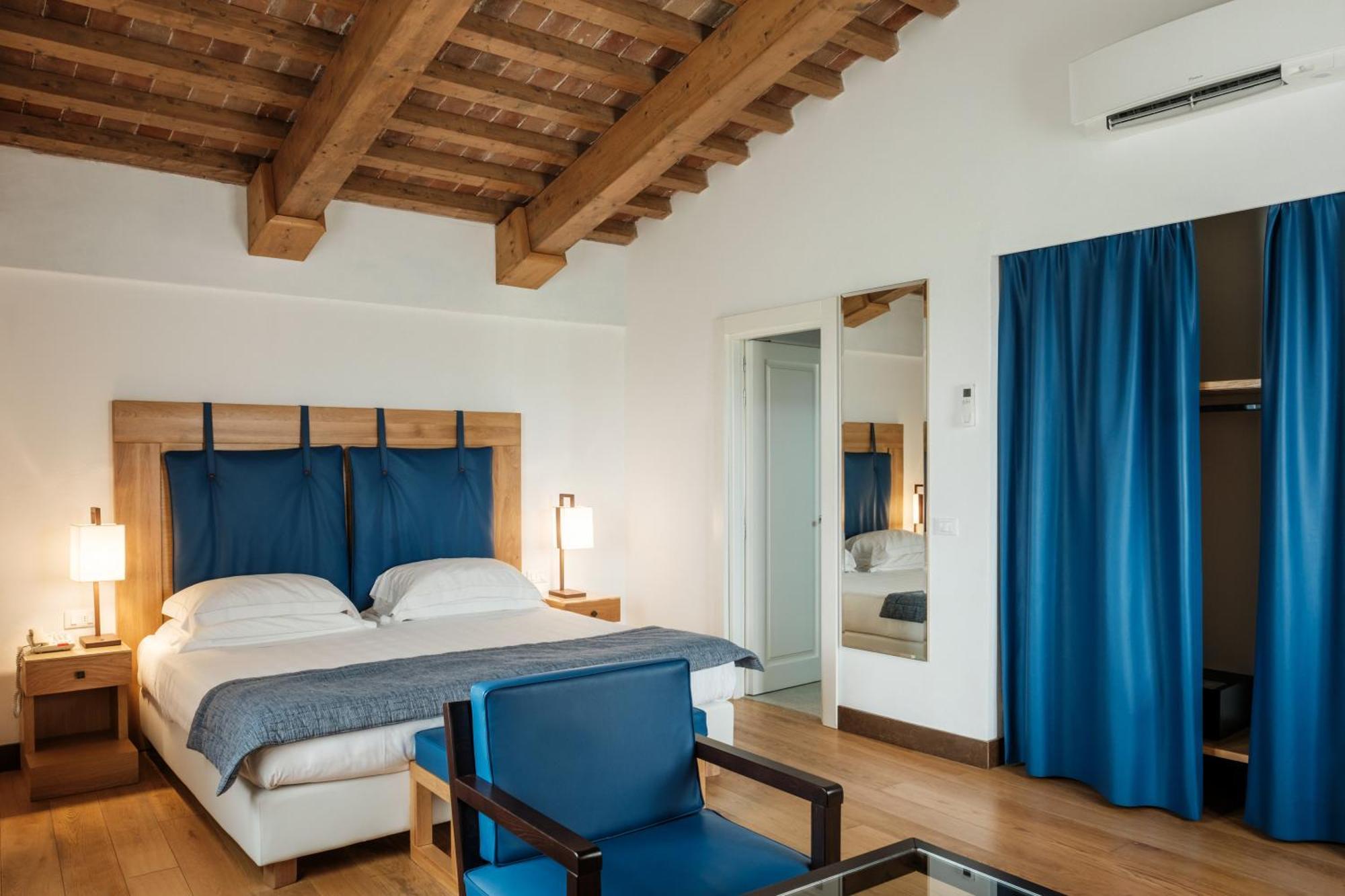 פירנצה Villa Tolomei Hotel & Resort מראה חיצוני תמונה A room at the hotel