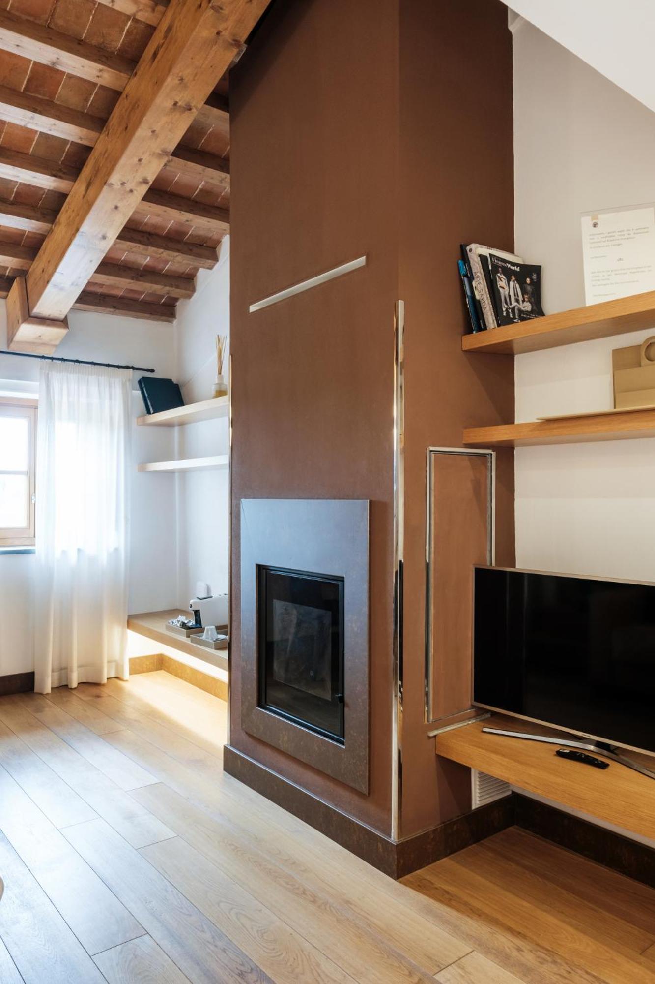 פירנצה Villa Tolomei Hotel & Resort מראה חיצוני תמונה A fireplace in a hotel room