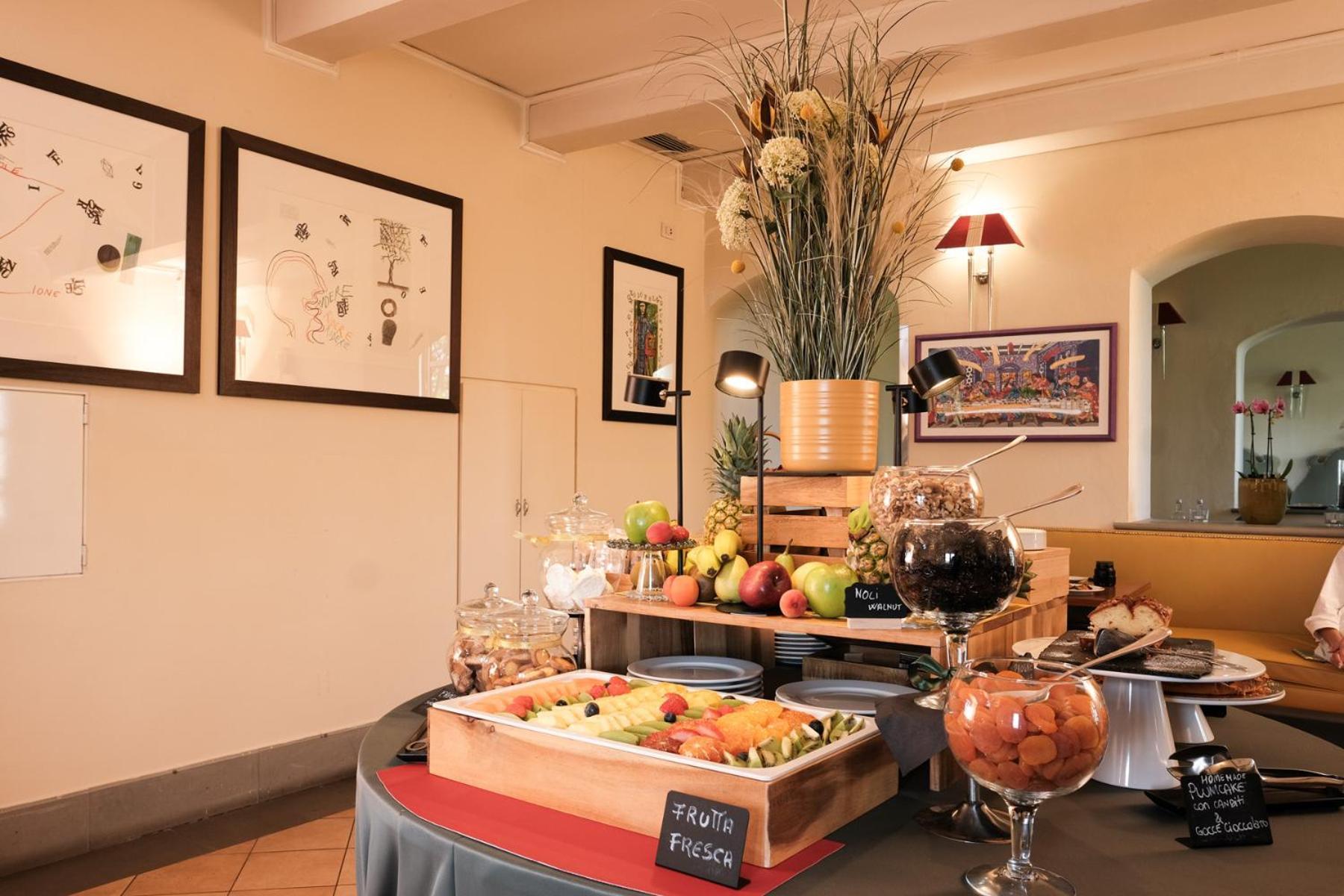 פירנצה Villa Tolomei Hotel & Resort מראה חיצוני תמונה A buffet at a hotel